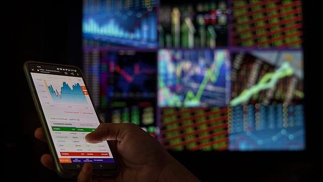AI stocks slide as investors w AI stocks slide as investors w